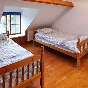 Twin bedroom
